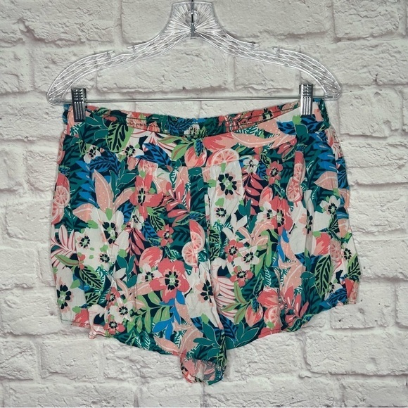 Love & Piece Collective Tropical Print Rayon Shorts NWOT - Picture 4 of 13